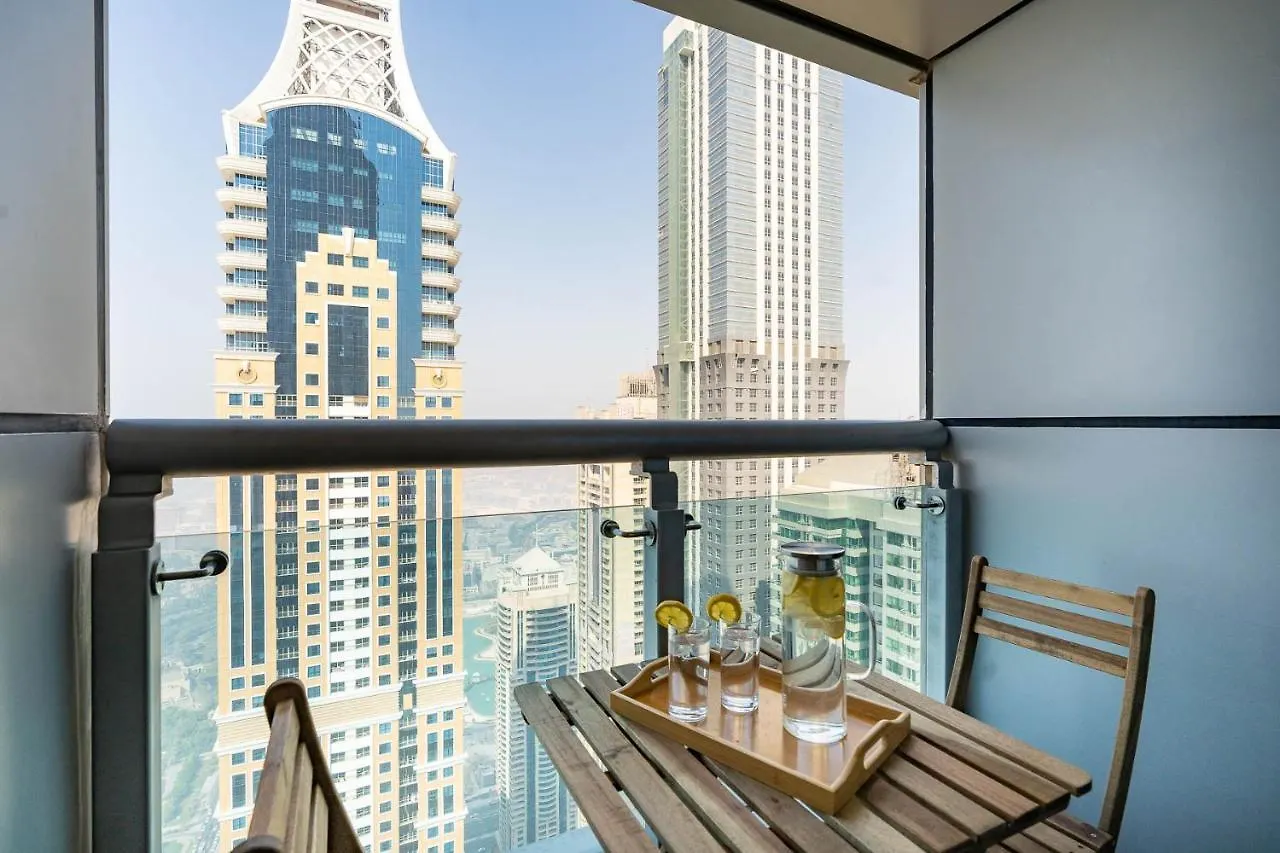 Vibrant - Prime Location Dubai Marina - Near Metro Apartment
