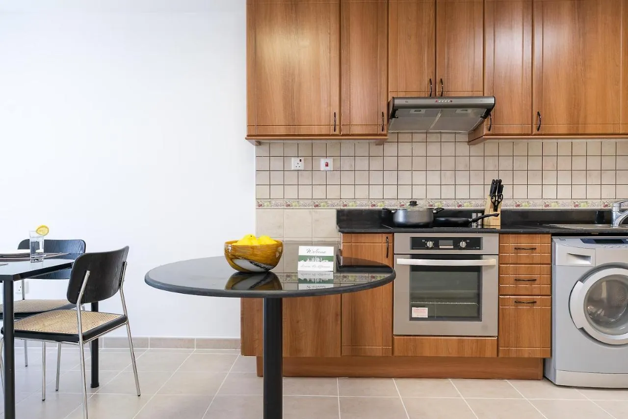 Vibrant - Prime Location Dubai Marina - Near Metro Apartment