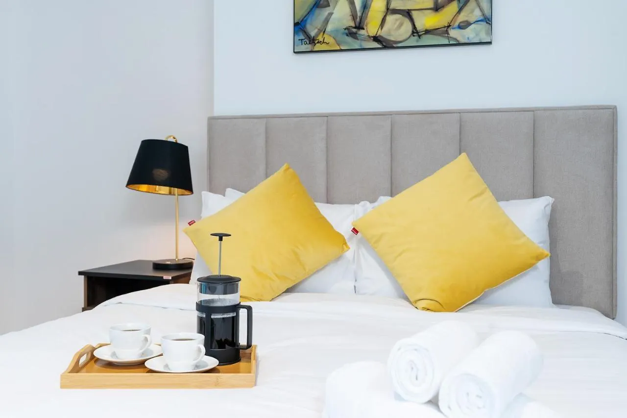 Vibrant - Prime Location Dubai Marina - Near Metro Apartment