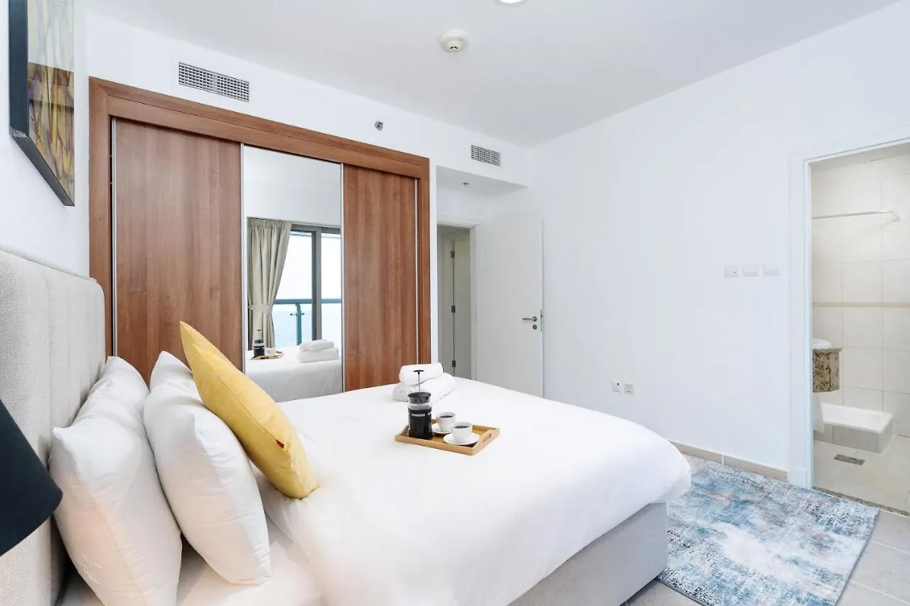 Vibrant - Prime Location Dubai Marina - Near Metro Apartment