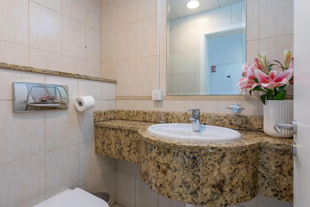 Vibrant - Prime Location Dubai Marina - Near Metro Apartment