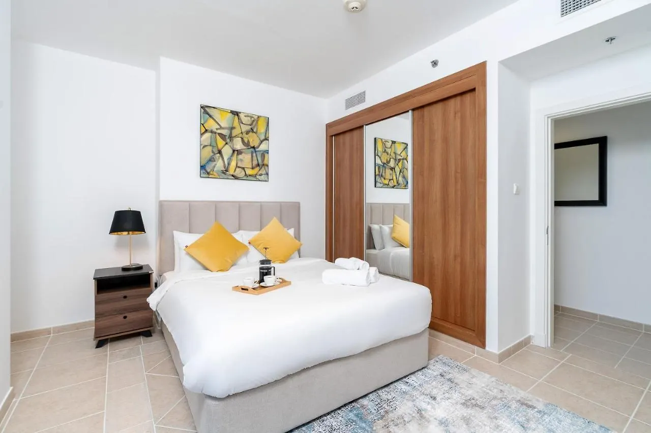 Vibrant - Prime Location Dubai Marina - Near Metro Apartment