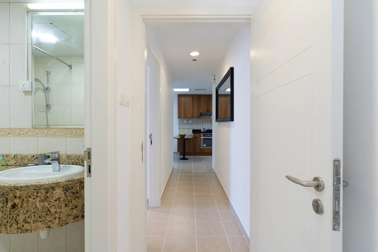 Vibrant - Prime Location Dubai Marina - Near Metro Apartment